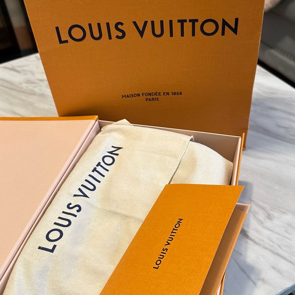 LV men’s wearable wallet.